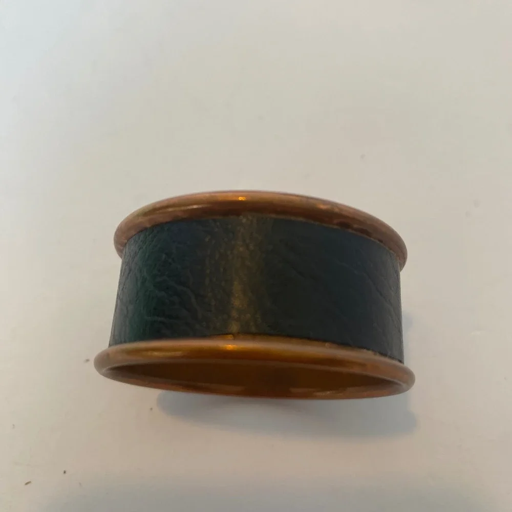 Napkin Rings Set of 4‎ Black Copper Tone Excellent Faux Leather Inlay